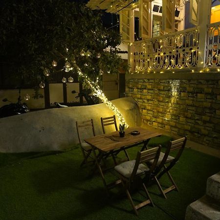 Gosolo Stays Bandra Hostel Bombaim Exterior foto