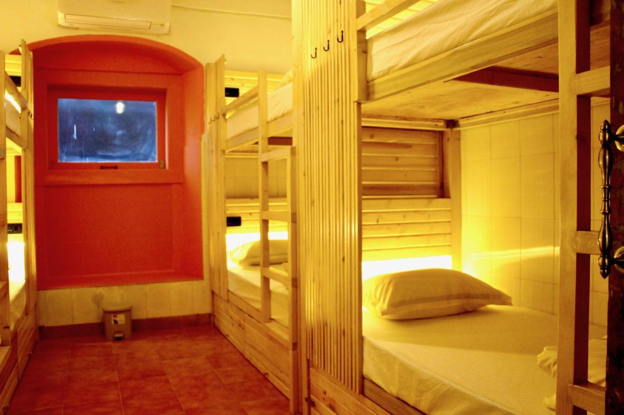 Gosolo Stays Bandra Hostel Bombaim Exterior foto