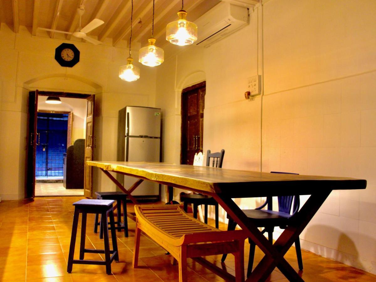 Gosolo Stays Bandra Hostel Bombaim Exterior foto