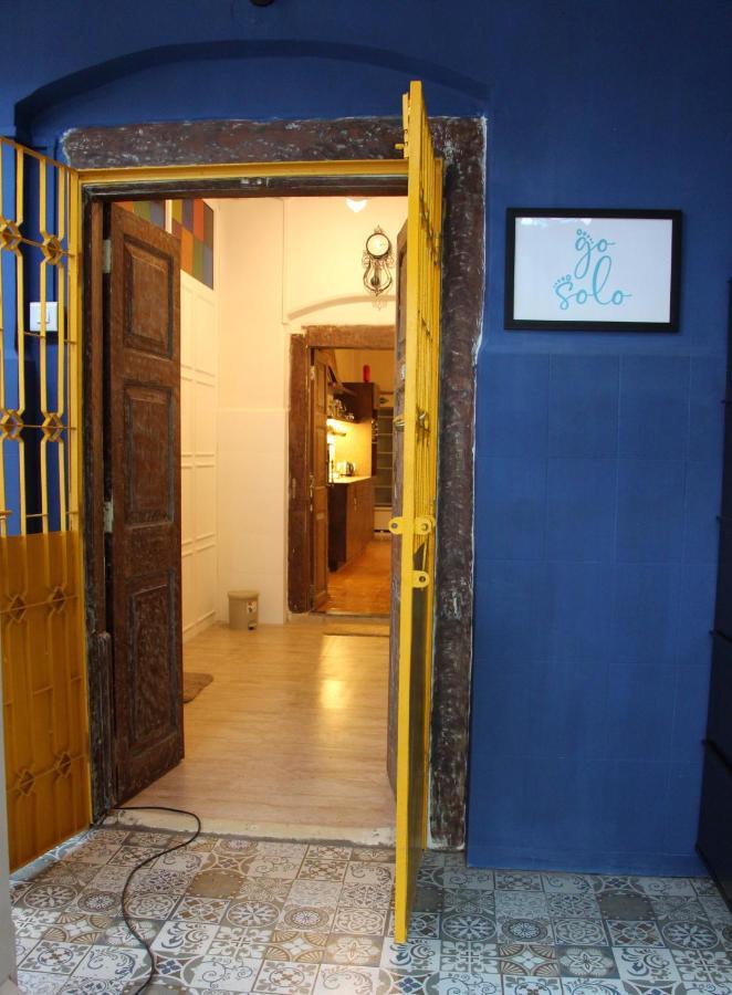 Gosolo Stays Bandra Hostel Bombaim Exterior foto