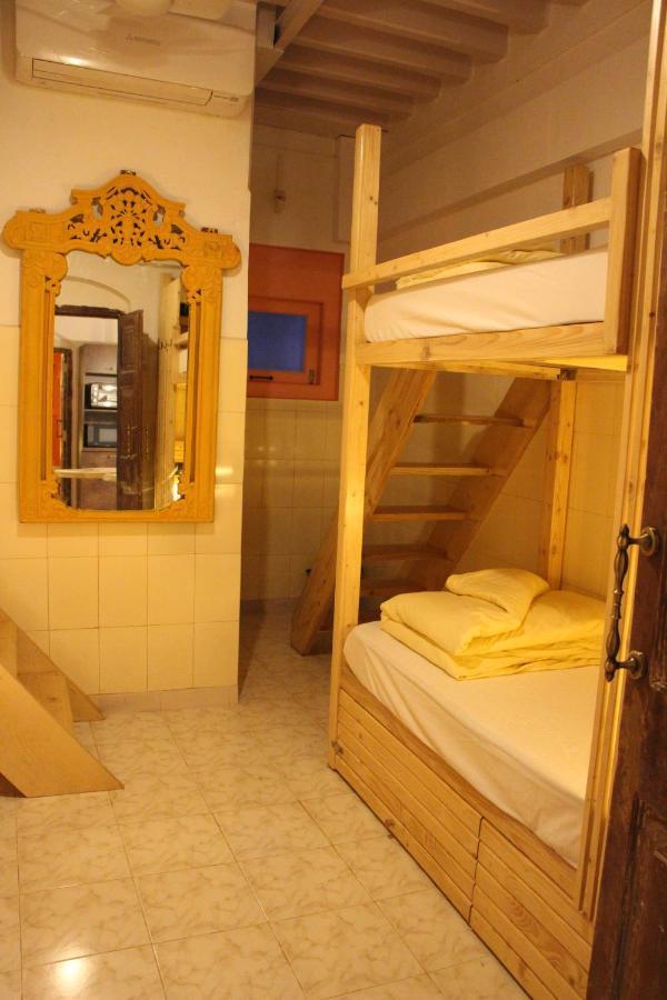 Gosolo Stays Bandra Hostel Bombaim Exterior foto