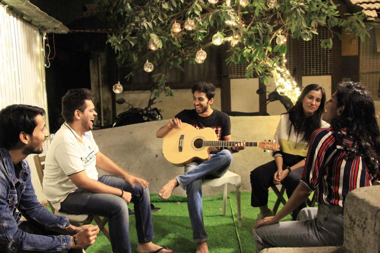 Gosolo Stays Bandra Hostel Bombaim Exterior foto