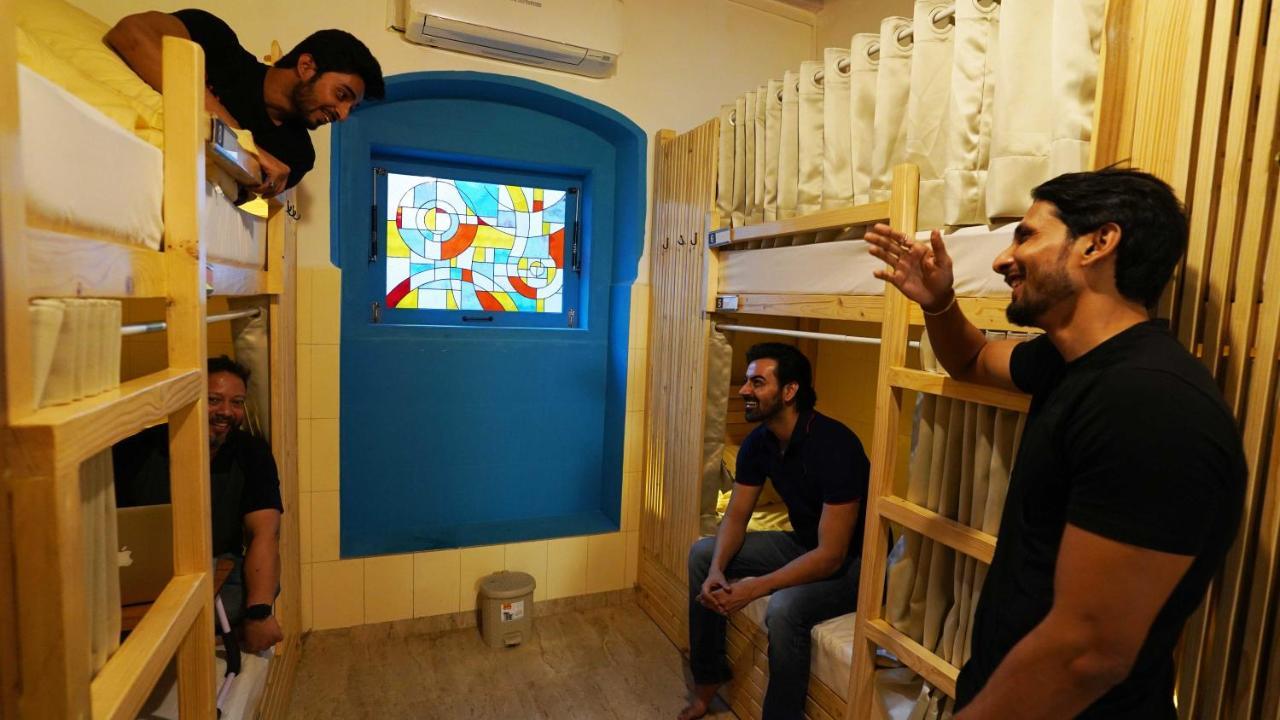 Gosolo Stays Bandra Hostel Bombaim Exterior foto