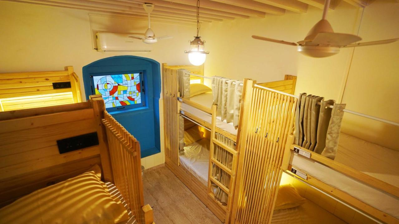 Gosolo Stays Bandra Hostel Bombaim Exterior foto