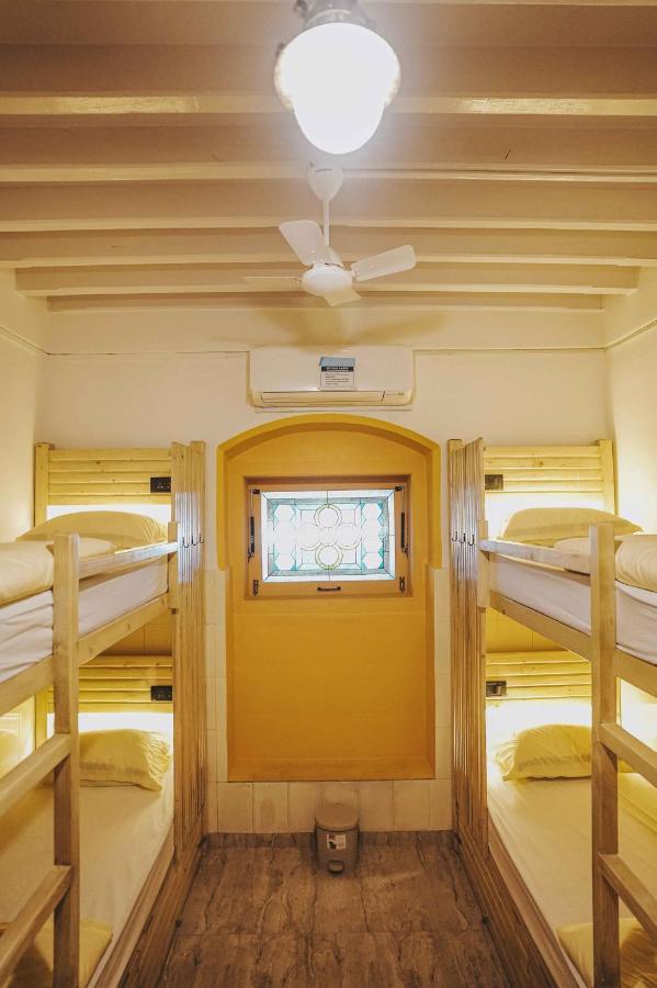 Gosolo Stays Bandra Hostel Bombaim Exterior foto