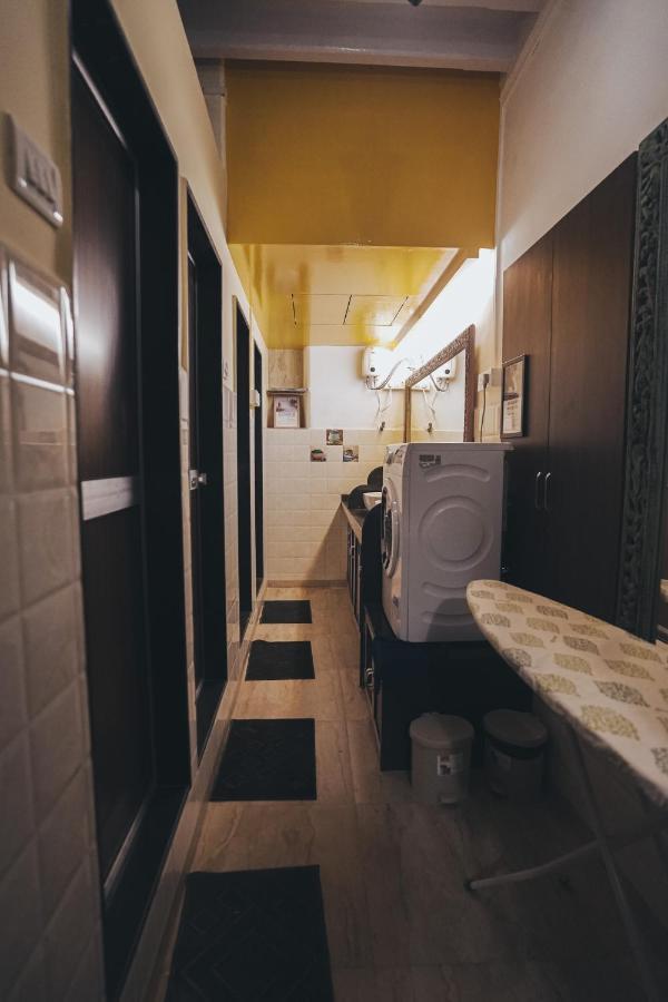 Gosolo Stays Bandra Hostel Bombaim Exterior foto
