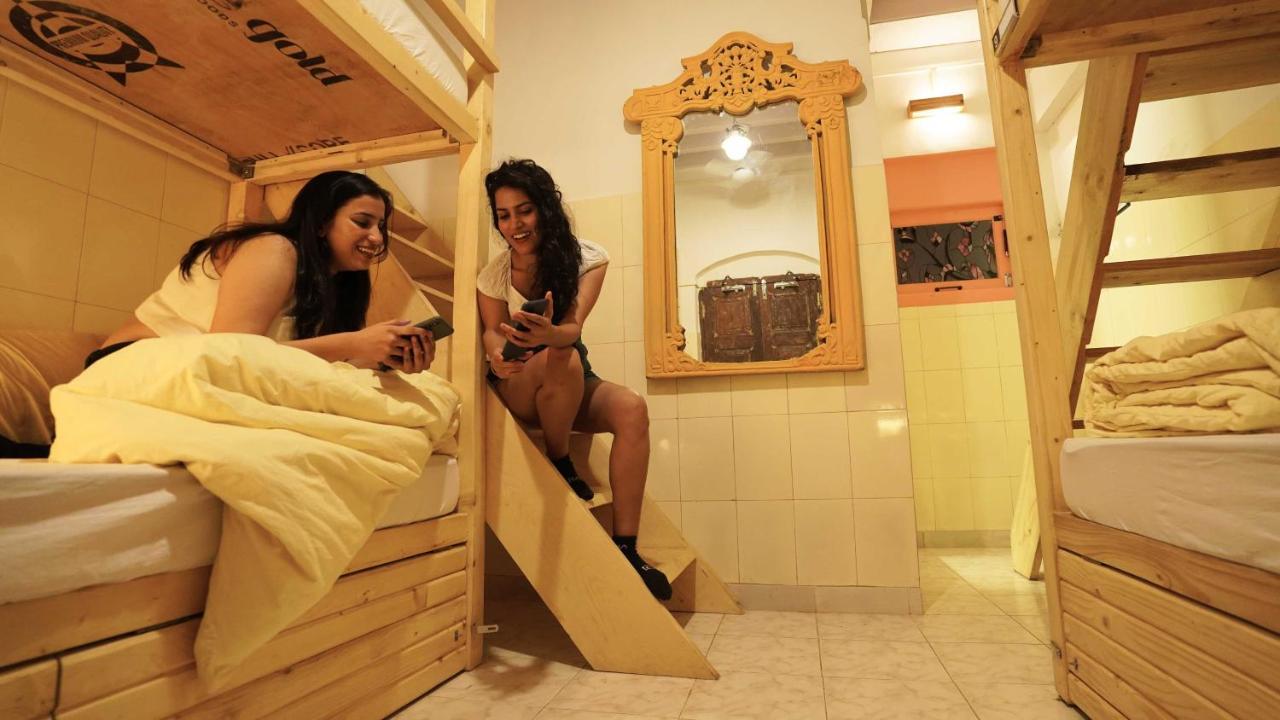 Gosolo Stays Bandra Hostel Bombaim Exterior foto