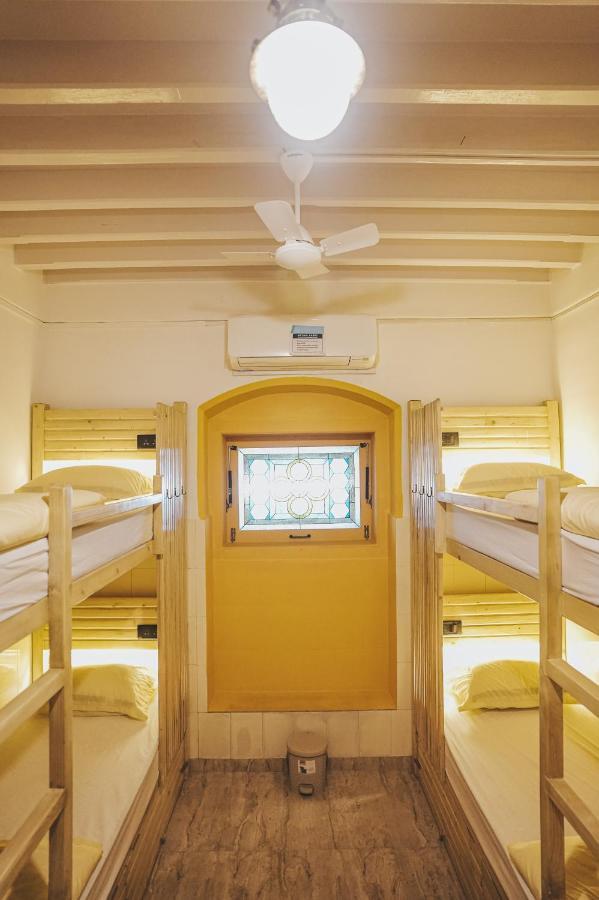 Gosolo Stays Bandra Hostel Bombaim Exterior foto