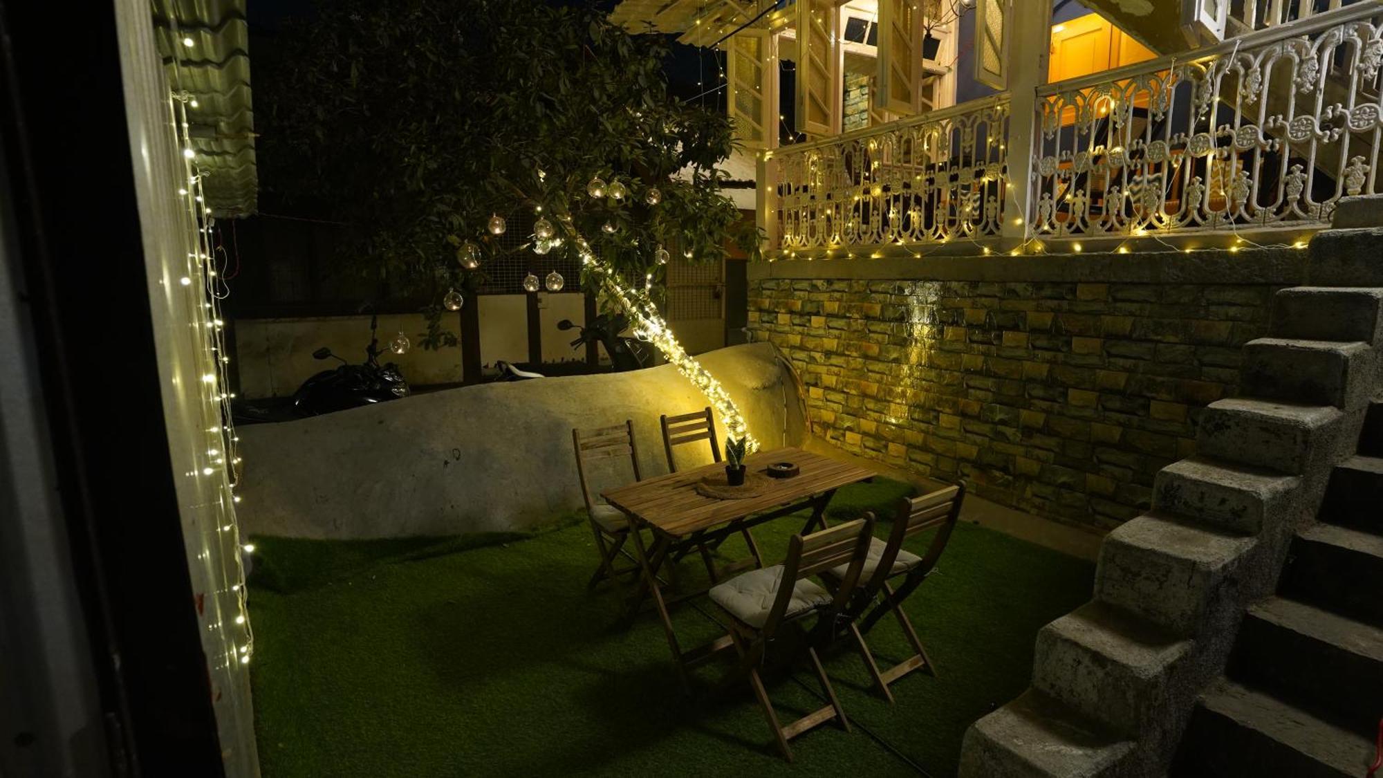 Gosolo Stays Bandra Hostel Bombaim Exterior foto